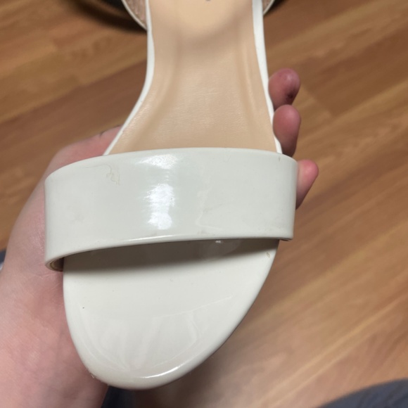 White kids slightly used heels - Picture 5 of 8